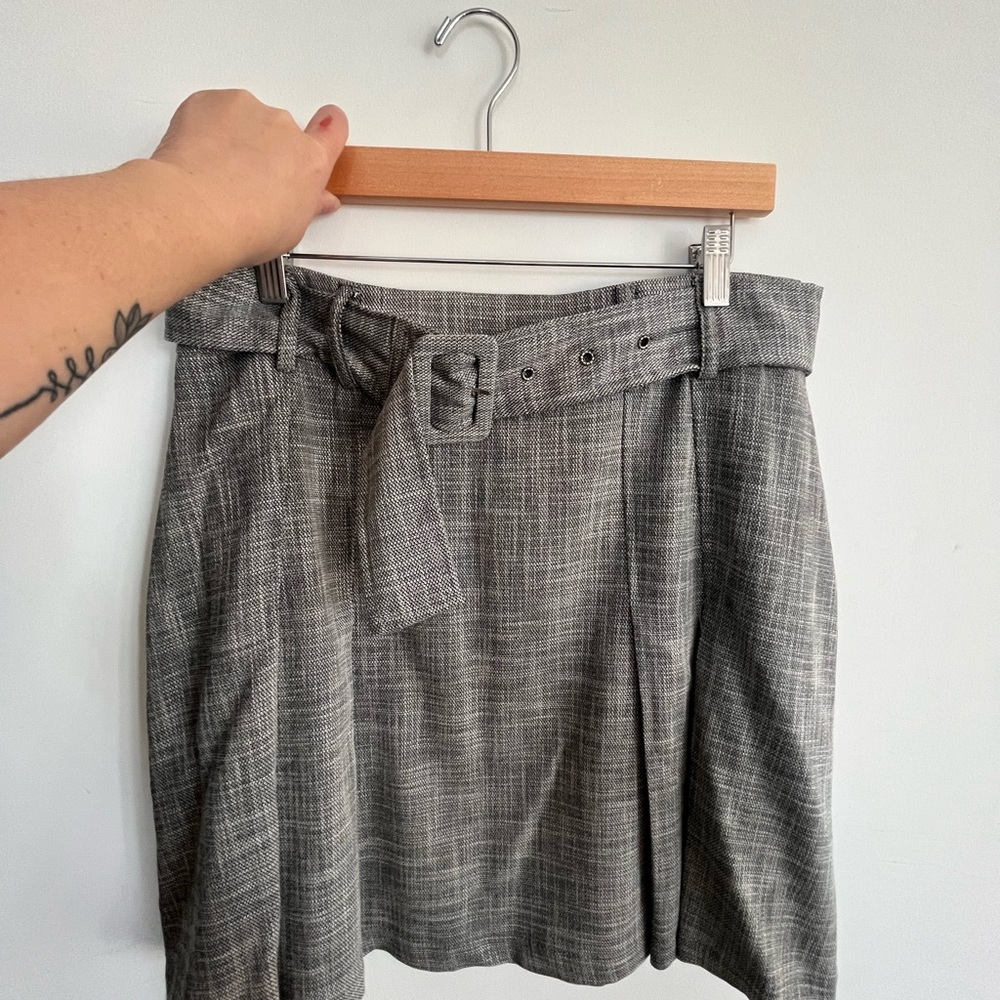 NWT Elegant Gray Plaid Women's Mini Skirt with Belt, Made in Italy, Size L